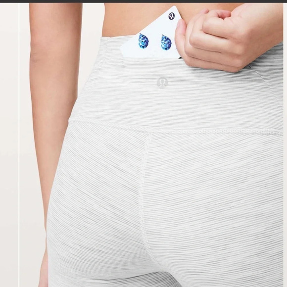 Lululemon Wunder Under High-Rise Mesh Tight in Wee Are From Space W5BK4S - Picture 3 of 10